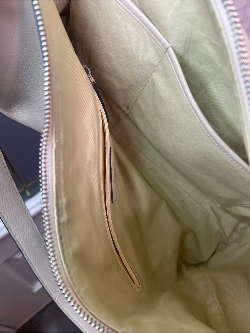 The Horse Cream Leather Shoulder Bag - Picture 11 of 12